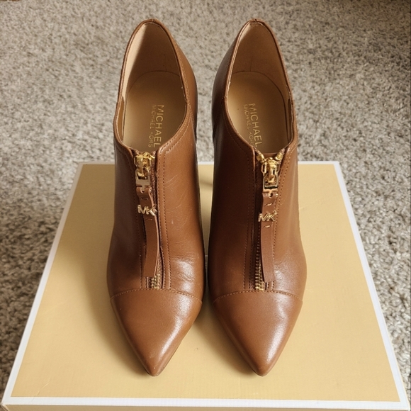 Micheal Kors sz5 brown leather bootie - Picture 1 of 4